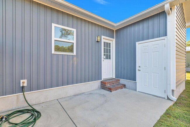 Building Photo - 130 Summerlin Ln