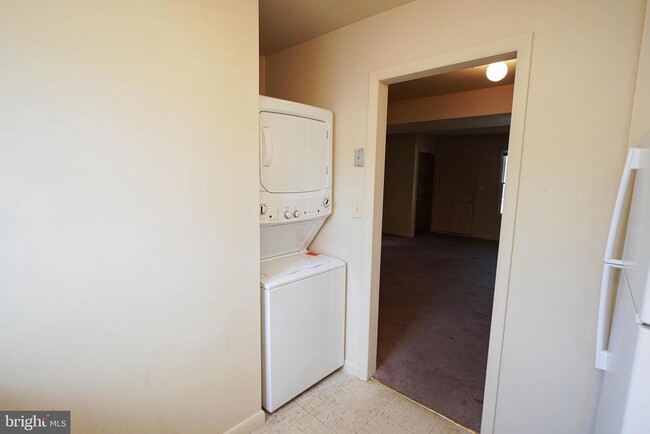 Building Photo - 738 Hemlock St