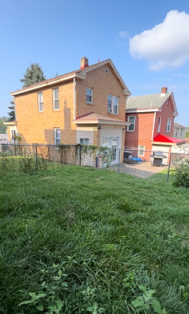 Building Photo - 1518 Fernleaf St