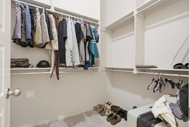 Building Photo - Welcome to this exceptionally well maintained like new home located in the Estates at Morrow Place