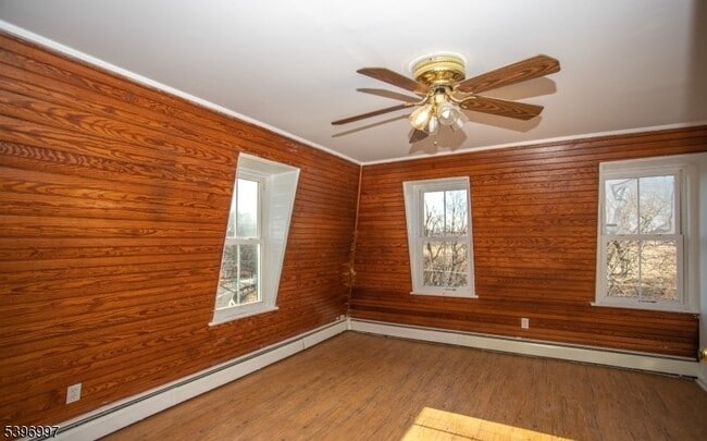 Building Photo - 848 River Rd