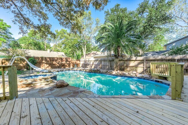 Building Photo - 3511 Tree Ln