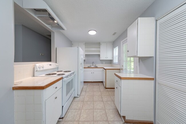 Building Photo - 1128 Wilkins Dr