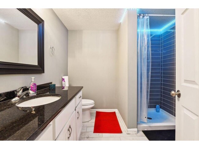 Building Photo - 3023 Dupont Ave S