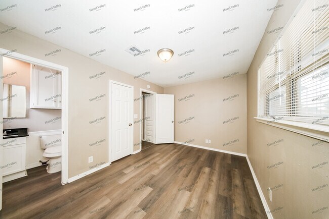 Building Photo - 430 W Juniper Dr