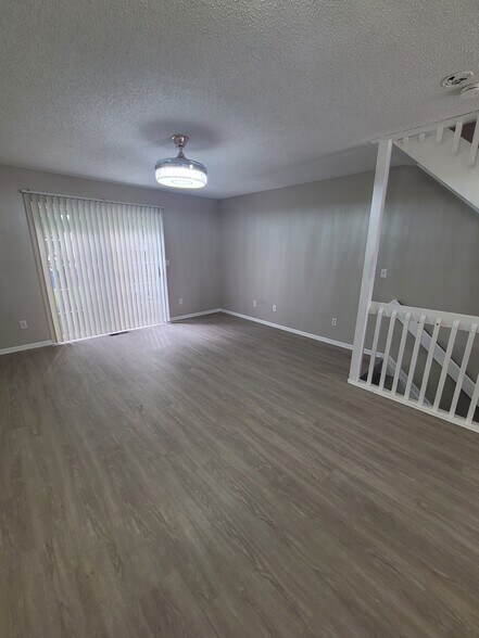 Building Photo - 1730 Ridgebury Dr