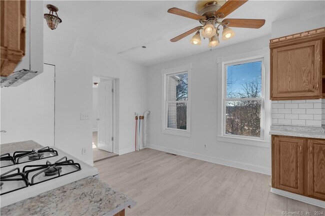 Building Photo - 313 Curtis St