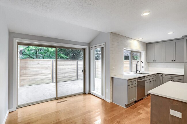 Building Photo - 15050 SW 141st Ave