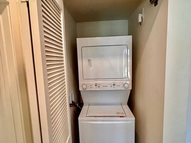 Building Photo - Available now in Ho‘opili! – 1 BR/1 BA with 2 Tandem Parking