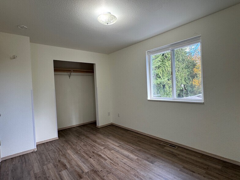 Building Photo - 1110 Irving St SW