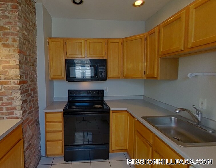 Building Photo - 1538 Tremont St