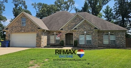 Building Photo - 33 Talladega Loop