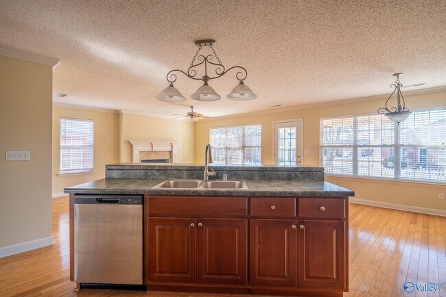 Building Photo - 5002 Blakemore Dr SE