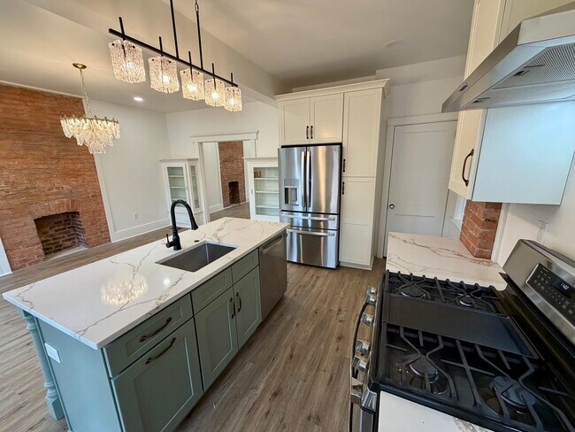 Building Photo - 226 Gross St