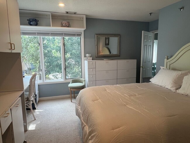 Building Photo - Furnished Waterfront Condo in Hilton Head Plantation - Mariners Pt