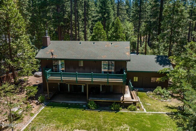 Building Photo - 445 Country Club Dr