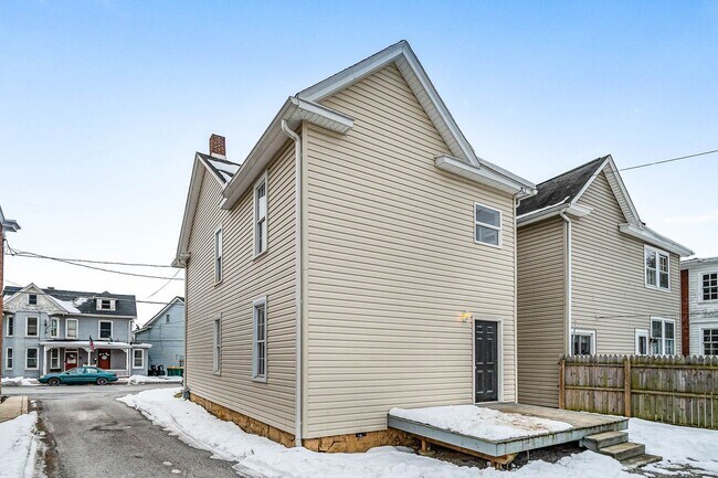 Building Photo - COMING SOON! 3 Bedroom Home in Waynesboro!