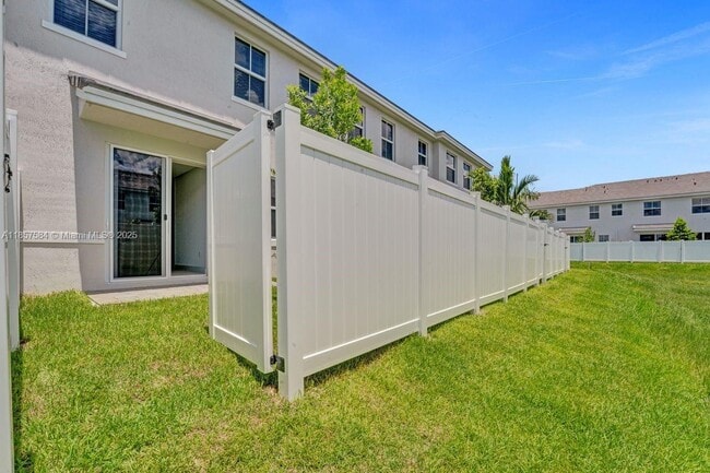 Building Photo - 133 SW 171st Ave