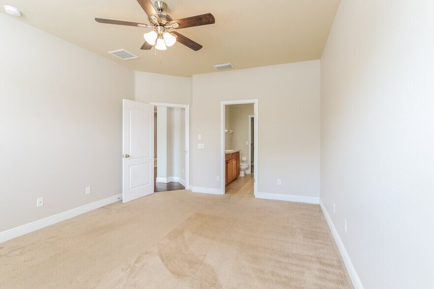 Building Photo - 7935 Camden Woods Dr