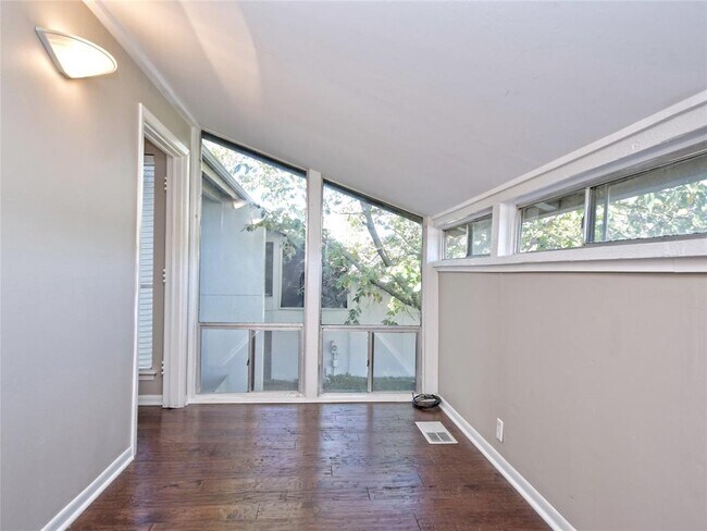 Building Photo - 100 Lido Cir