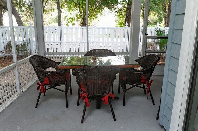 Building Photo - 2009 Paradise Oaks Ct