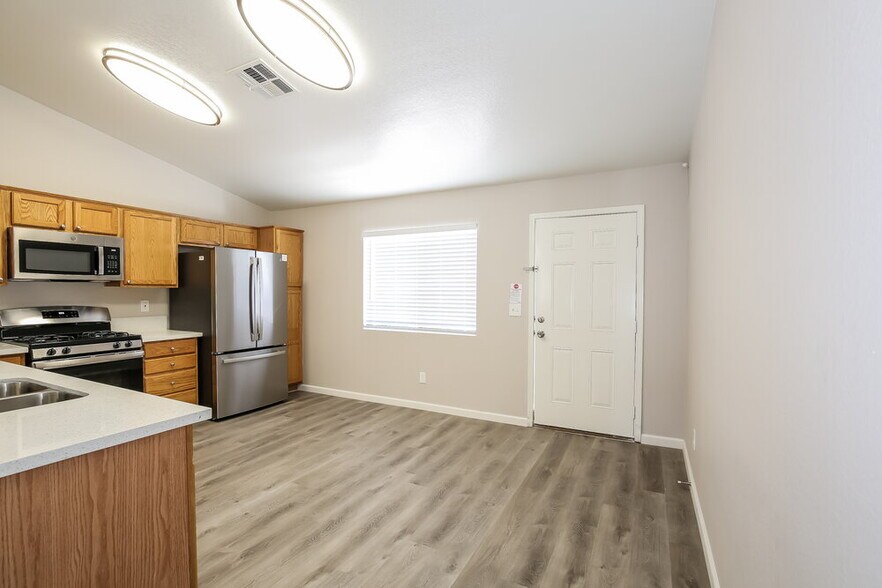 Building Photo - 913 Baritone Way