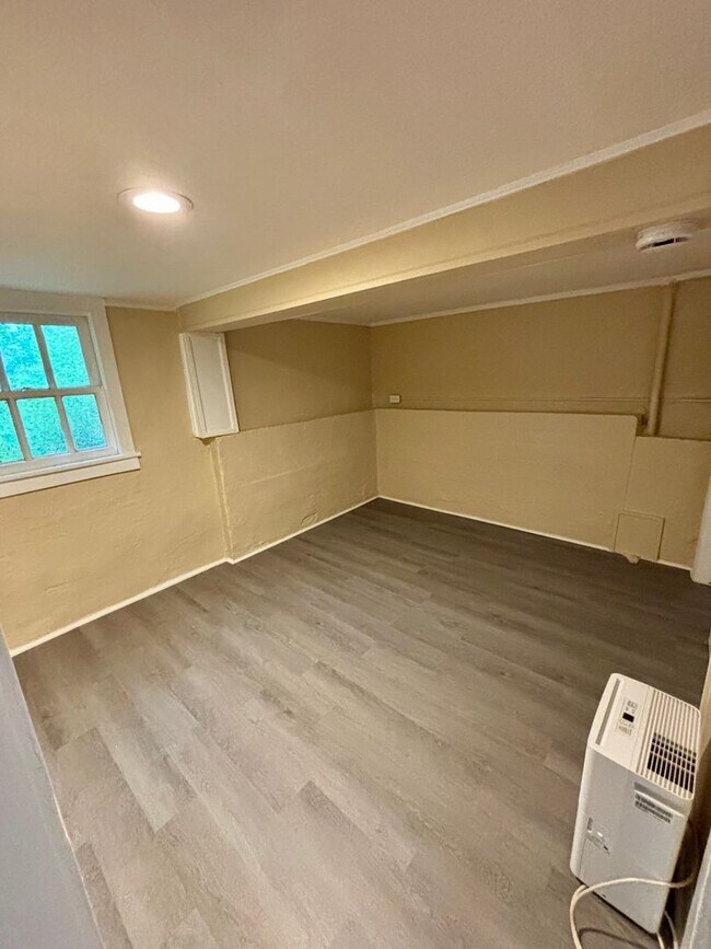 Building Photo - Live at the Color Wheel - Walk to UNC!