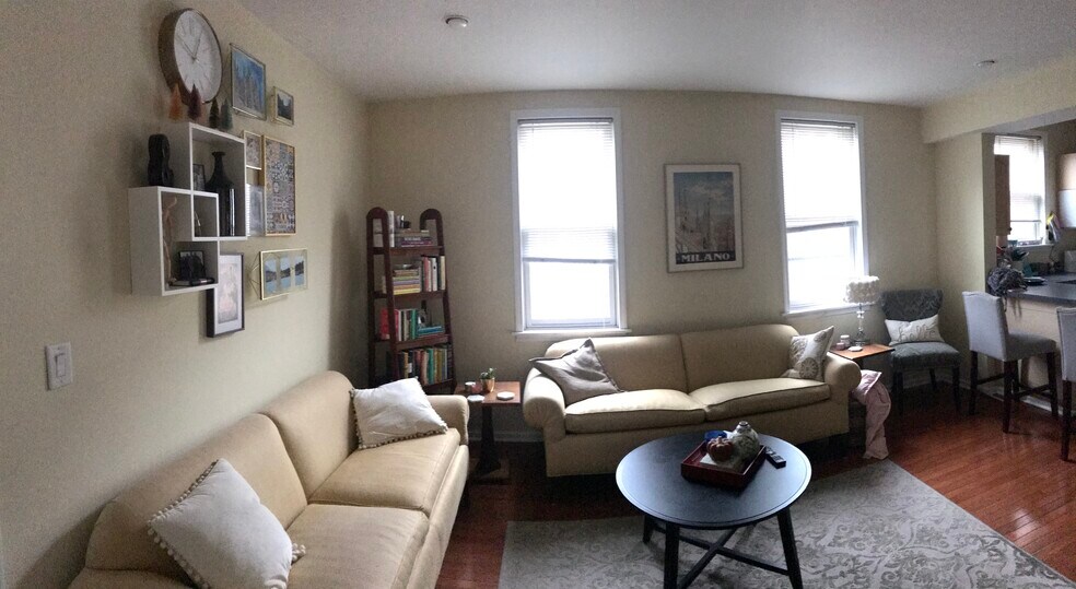 Building Photo - 2509 N Marshfield Ave