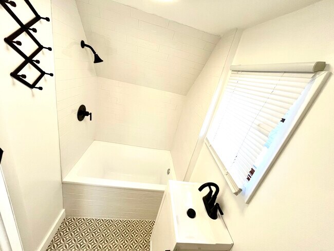 Building Photo - 10174 W Ford Ave