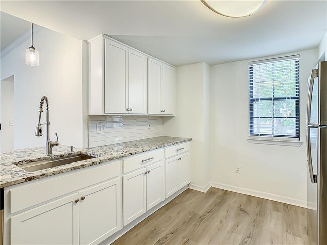 Building Photo - 1001 Via Santae Ln