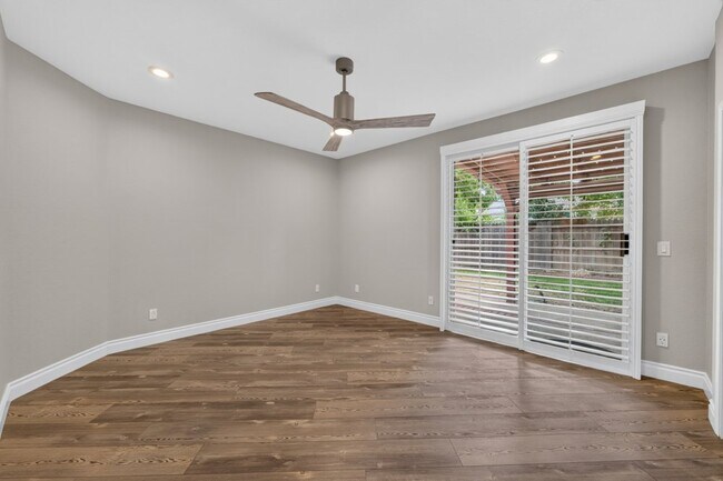 Building Photo - 1647 Gateway Dr
