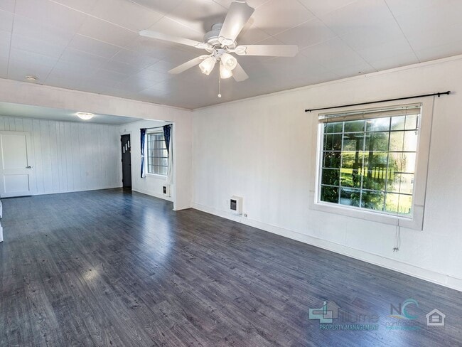 Building Photo - Beautiful River-View Home Near Downtown Warrenton