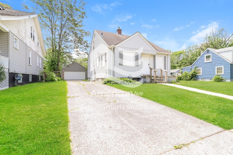 Building Photo - 5065 Lafontaine St