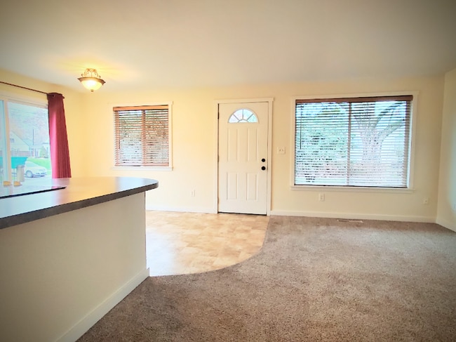 Building Photo - 19 W Walnut St