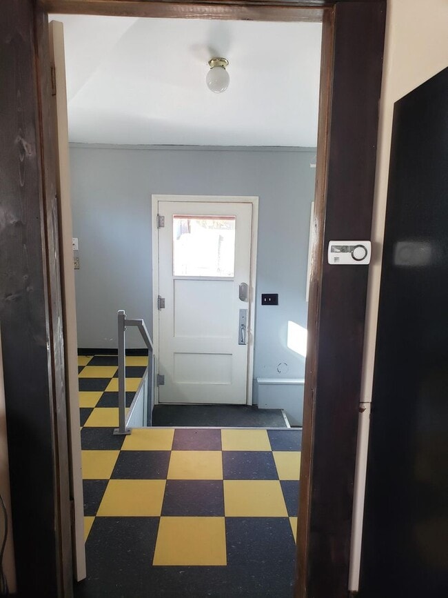 Building Photo - 4 Bedroom Home on Kalispell’s East Side – ...