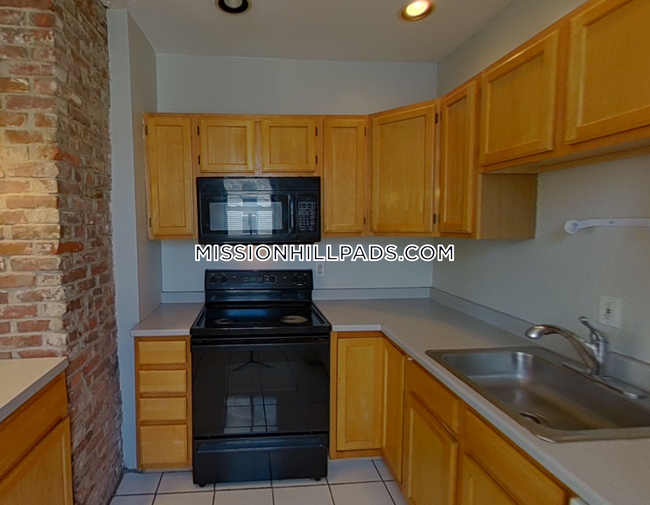 Building Photo - 1538 Tremont St