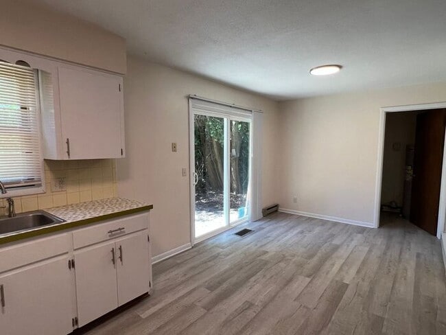 Building Photo - Updated 2 bedroom in Stevensville