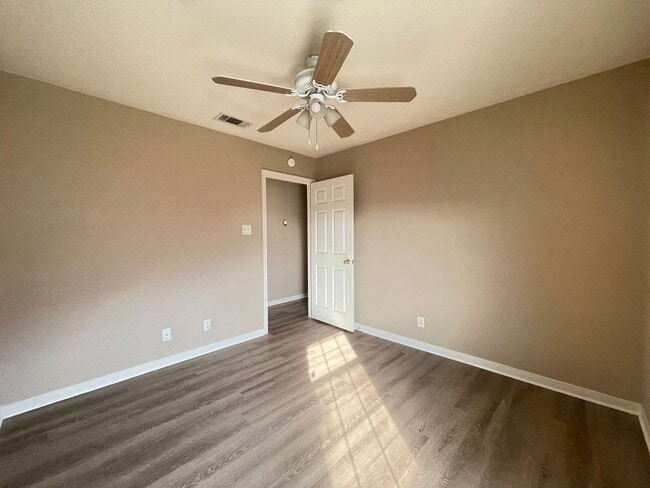 Building Photo - 4802 John David Dr