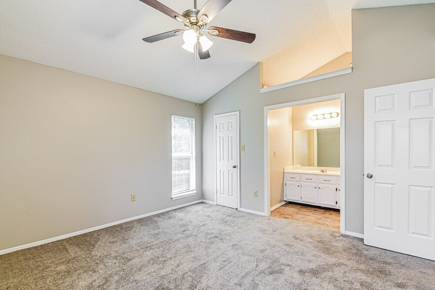Building Photo - 7171 Dunbarton Dr