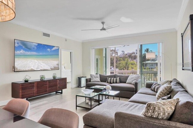 Building Photo - 862 Hudson Ave