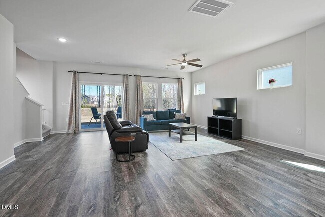 Building Photo - 319 Joneshaven Dr