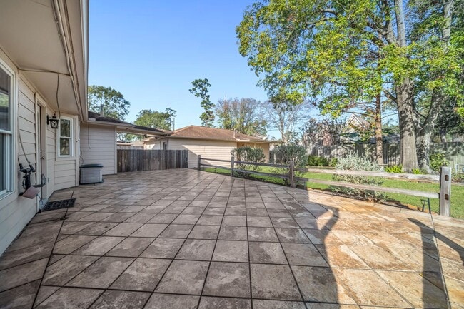 Building Photo - 115 Heather Ln