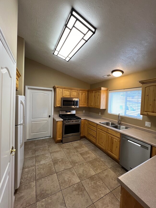 Building Photo - 2139 W 127 S