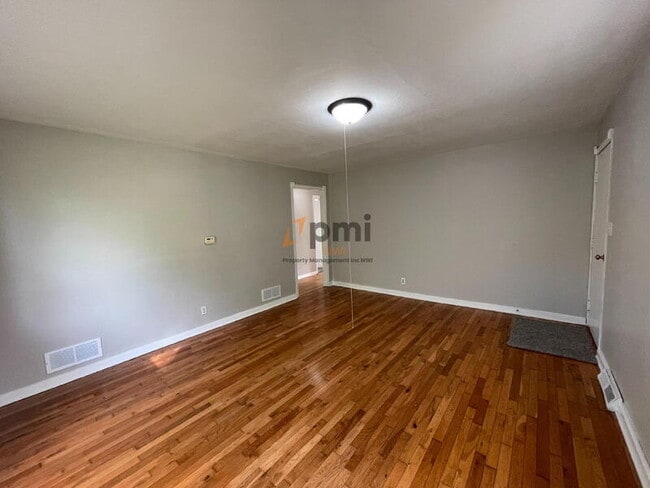 Building Photo - 13131 Parrish Ave