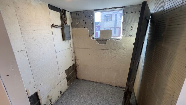 Building Photo - 308 9th St