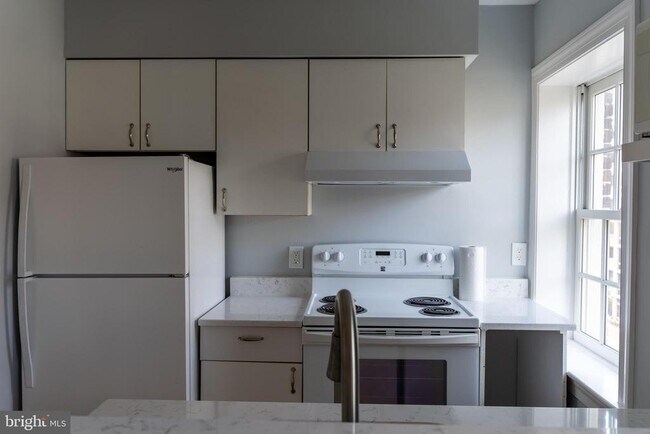 Building Photo - 1426 21st St NW