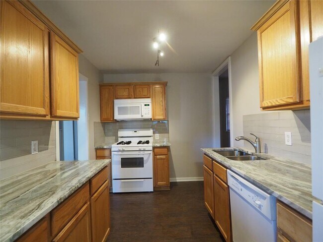 Building Photo - 4508 Bennett Ave