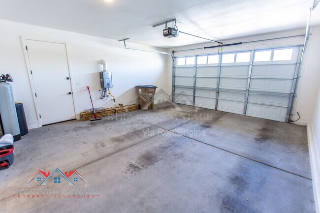 Building Photo - 15075 W McKinley St