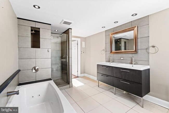 Building Photo - 2443 E Cumberland St