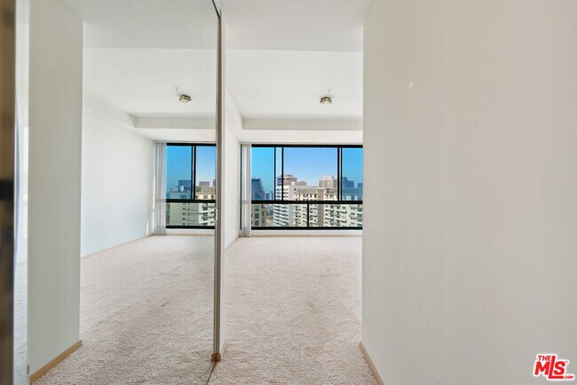 Building Photo - 10490 Wilshire Blvd